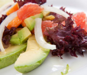 Papaya-Avocado-Gemüse-Salat mit nur 12 g Kohlenhydraten