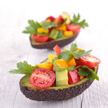 Fruchtiger Avocado Salat mit nur 10 g Kohlenhydraten